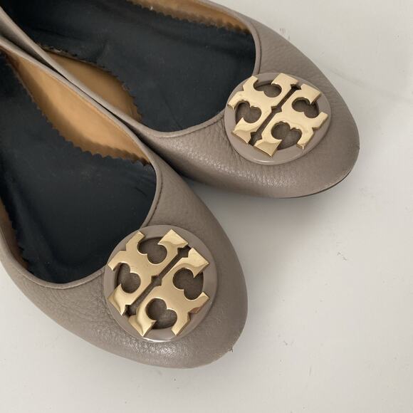 Tory Burch Claire Ballet Flat French Gray Tumbled Leather Round Toe Gold Logo 9 - Picture 3 of 13
